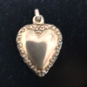 ❤️ Vintage Heart Charm